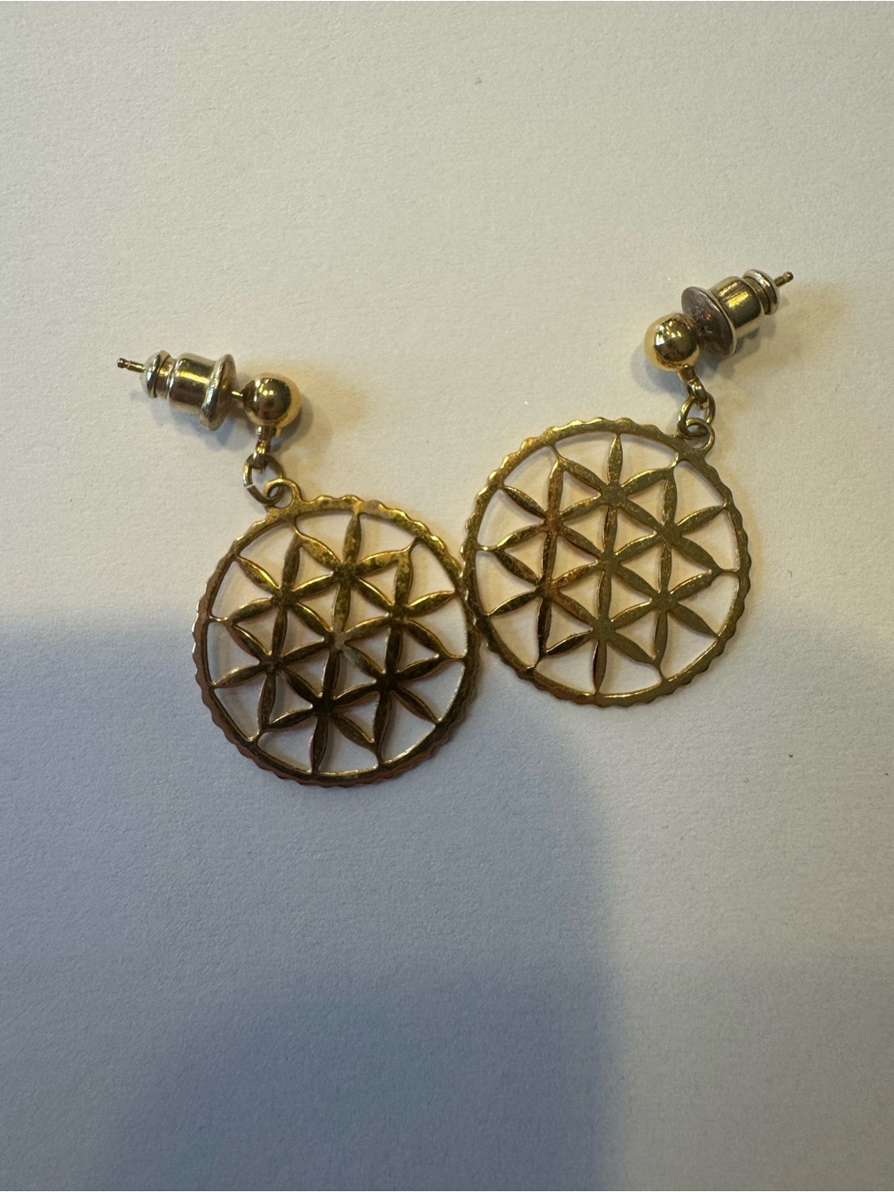 Gold Tone Floral Geometric Dangle Earrings Ft - Picture 2 of 2